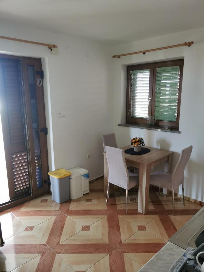 Guarda Alla Vita Njivice Ngoại thất bức ảnh